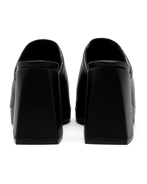 Zapatilla Negra Tipo Zueco 1321
